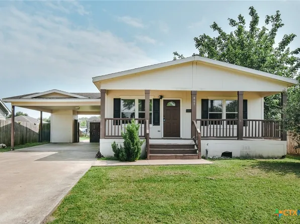 807 E Mesquite Ln, Victoria, TX 77901
