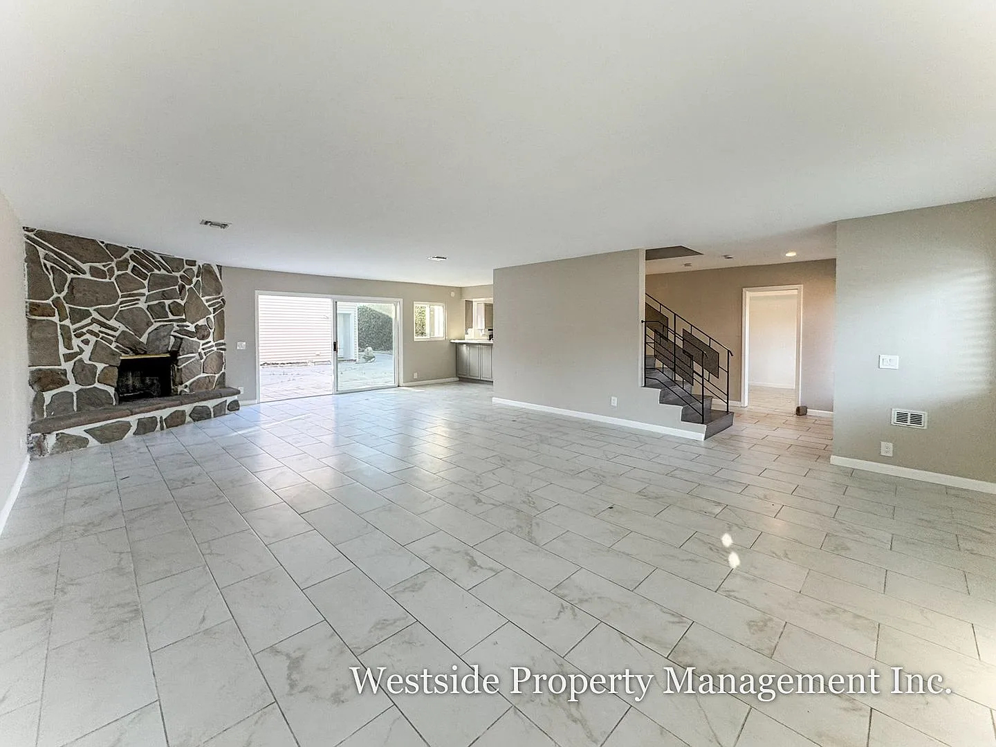 Play Del Rey Neighborhood | 4 Bedroom Front House — Photo 2