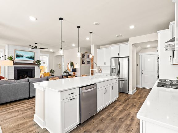 2nd image of 147 Wappoo Trace Ln