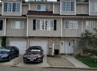 73 Robin Ct, Staten Island, NY 10309