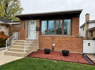 1710 Illinois St, Des Plaines, IL 60018