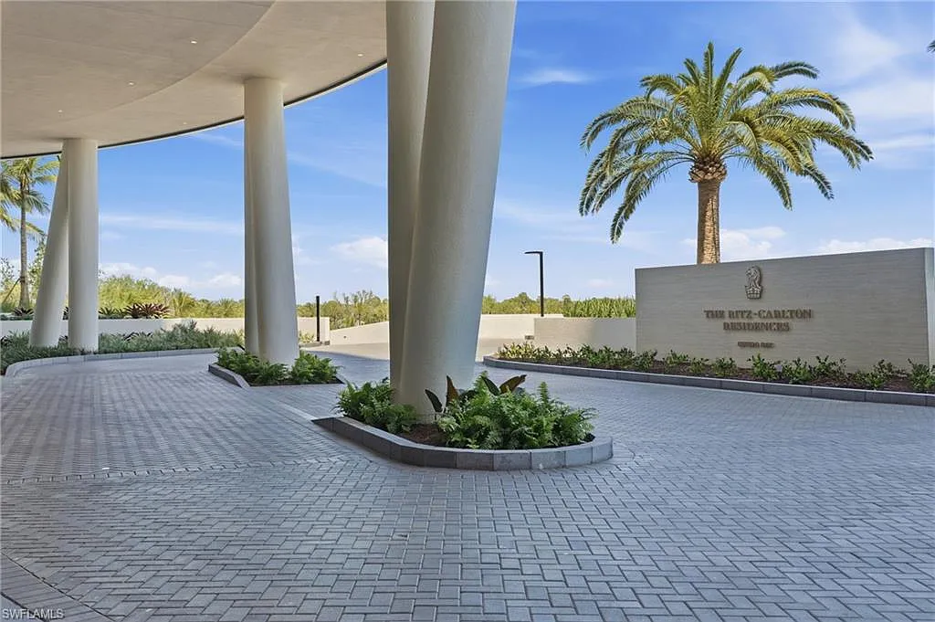 4 bed, 4.5 bath, 3885 sqft, $45,000 — Photo 2