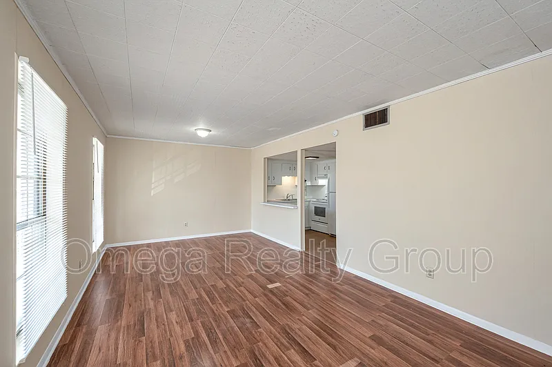 Woodcrest Apartments — Photo 4