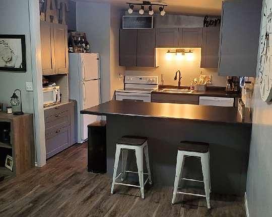 4th image of 5001 Benton St