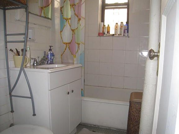 5th image of 3079 33rd St APT 4C