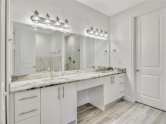 5th image of 4533 SW 11th Ave