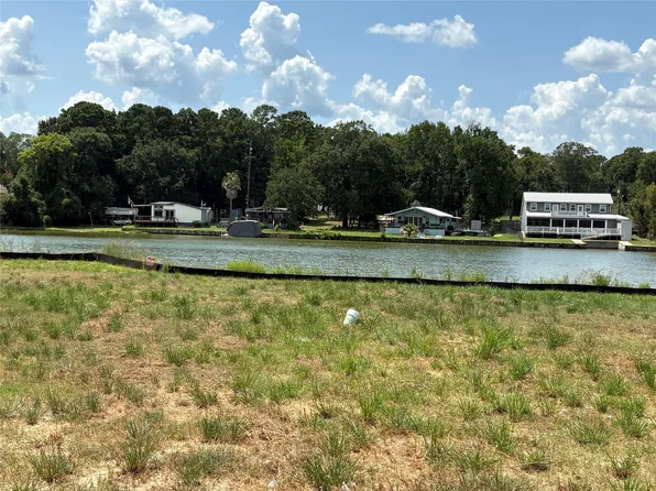 13264 Lake Conroe Bay Rd, Willis, TX 77318