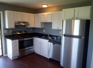 518 Sky Vue Dr, Raymore, MO 64083