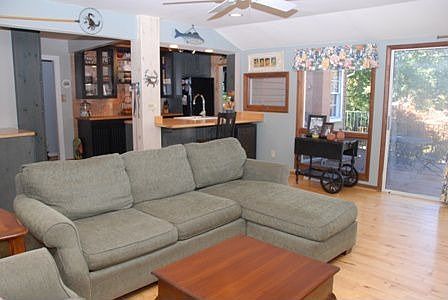 3rd image of 45910 Harbor Ln