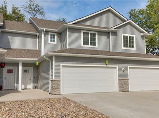 280 Amberwood Dr, Pleasant Hill, IA 50327