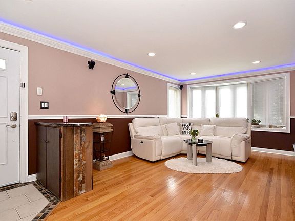 2nd image of 3121 Lee St