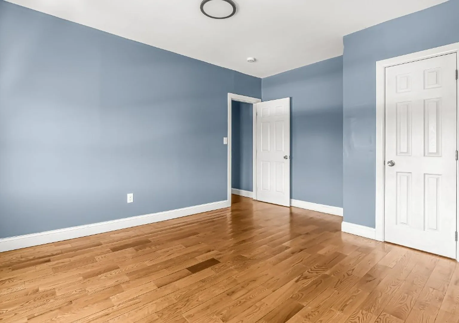 1322 Stratford Ave — Photo 4