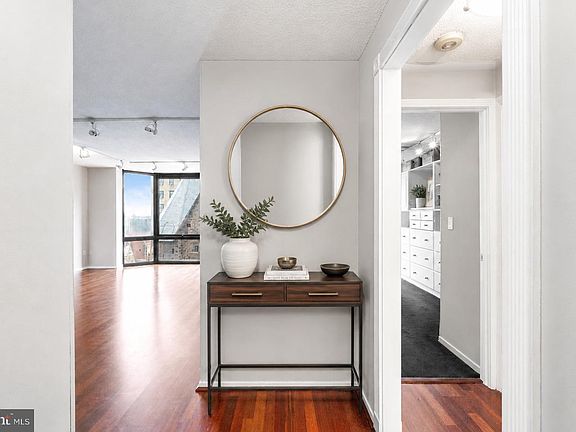 3rd image of 2018 Walnut 32 St #6J