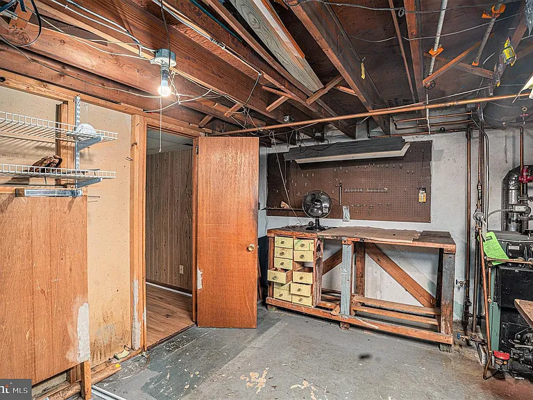 819 W 4th St — Photo 28