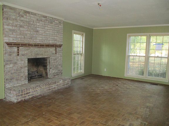3rd image of 123 Fawnbrook Dr