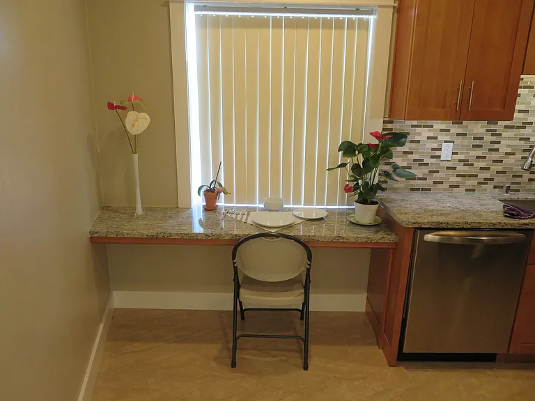 Claremont Towers Apartments — Photo 6