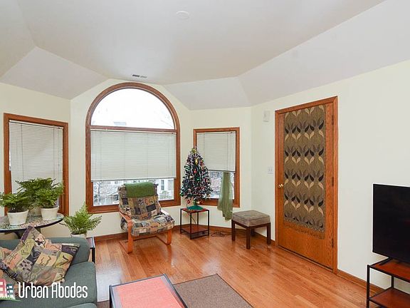 2nd image of 3713 N Janssen Ave APT 2