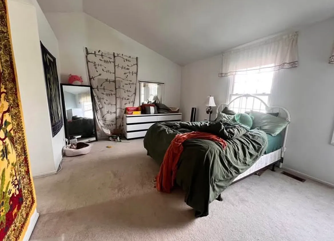 4 bed, 2.5 bath, 2296 sqft, $1,025 — Photo 2