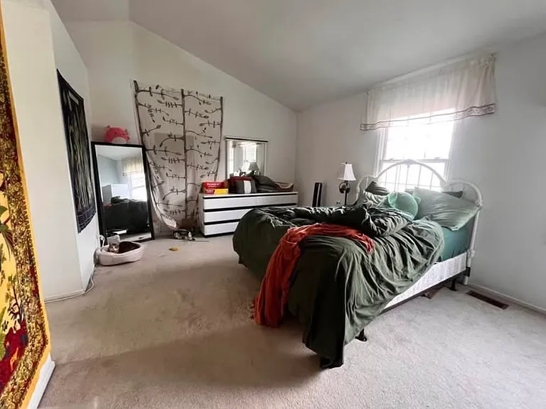 875 Vernon Ct S — Photo 2