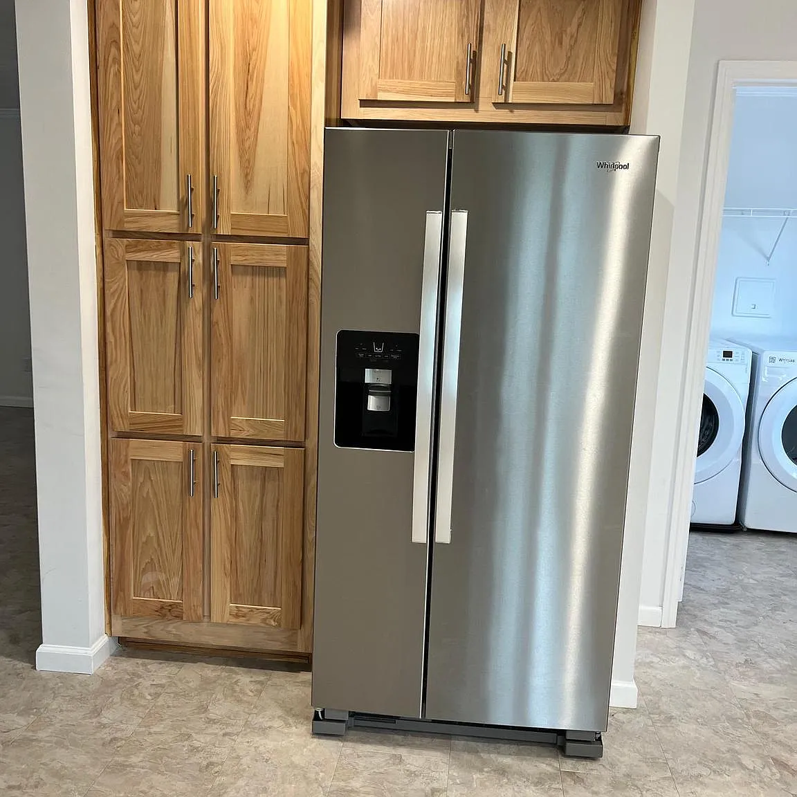 3 bed, 2.0 bath, 1040 sqft, $2,300 — Photo 3