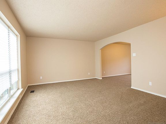 5th image of 6531 S 265th Ave E