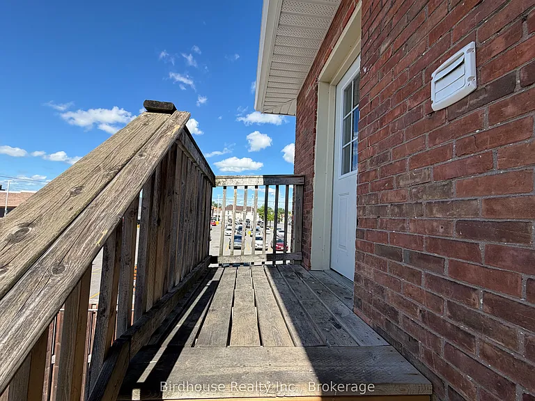 60 Russell St W — Photo 10