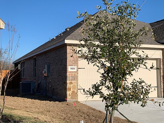 3rd image of 1109 N Churchill Dr