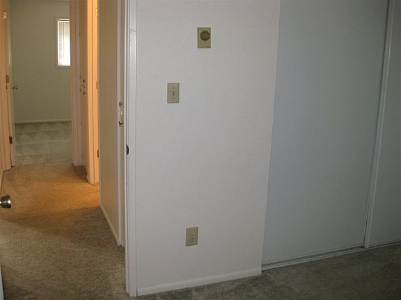 5th image of 2458 Siskiyou Blvd