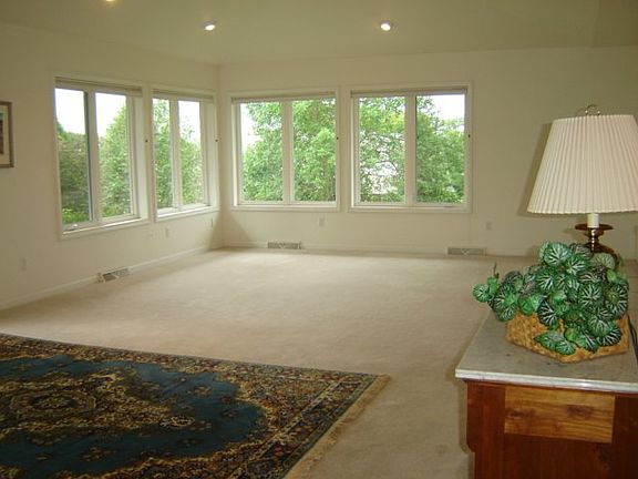 ELEGANT LIVING ROOM