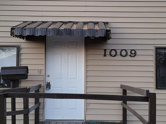2nd image of 1009 E Jones St