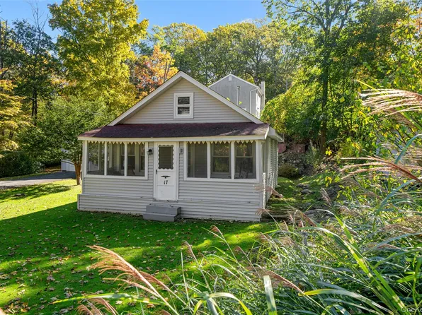 17 Fourth Road, Greenwood Lake, NY 10925