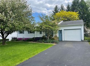 1526 Charles St, Hermitage, PA 16148