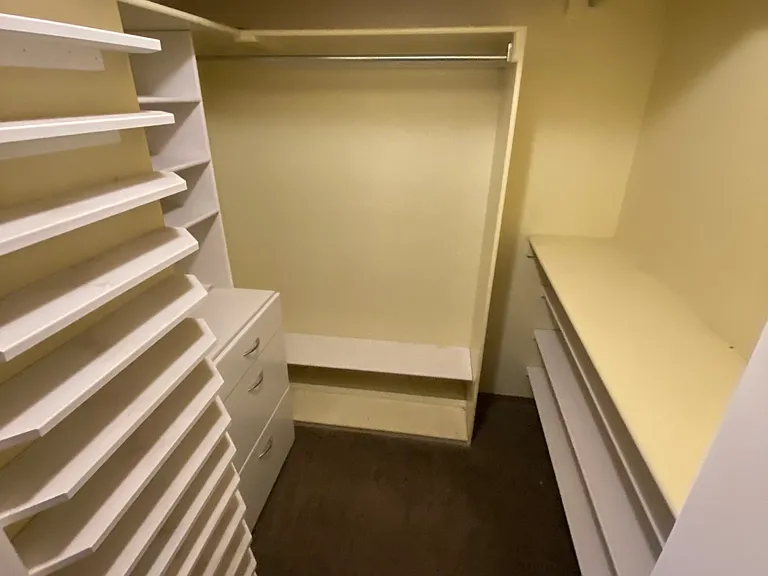 524 Oakwood Pl NE — Photo 16