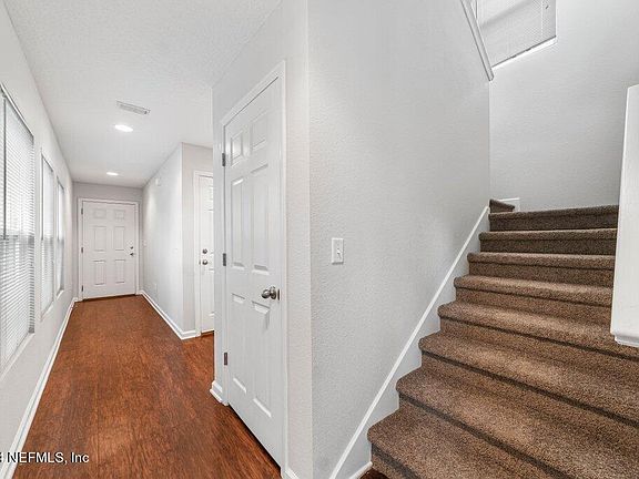 4th image of 8436 COCOA Avenue