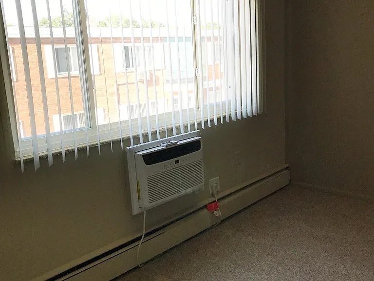 Holland Gardens Apartments — Photo 56