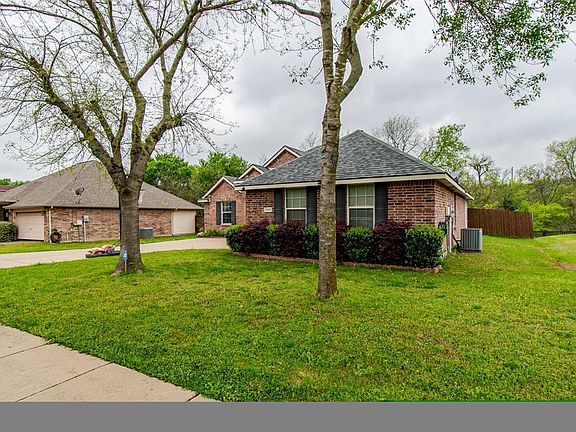 3rd image of 309 Crosscreek Dr