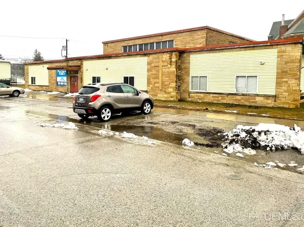 221 S 13th St, Escanaba, MI 49829