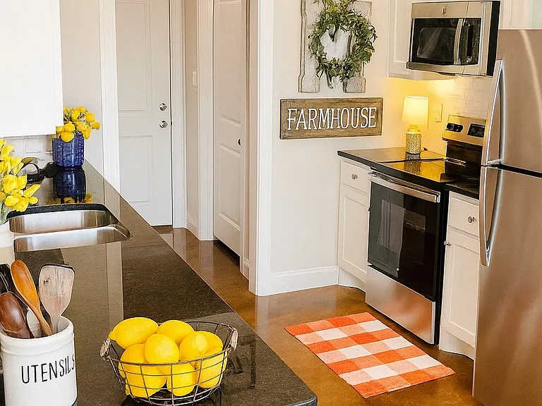 2504 Sloan Cir #B — Photo 5