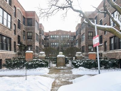 745 W Brompton Ave APT 2, Chicago, IL, 60657