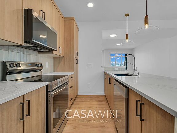 3rd image of 203 Kinglet Blvd NW