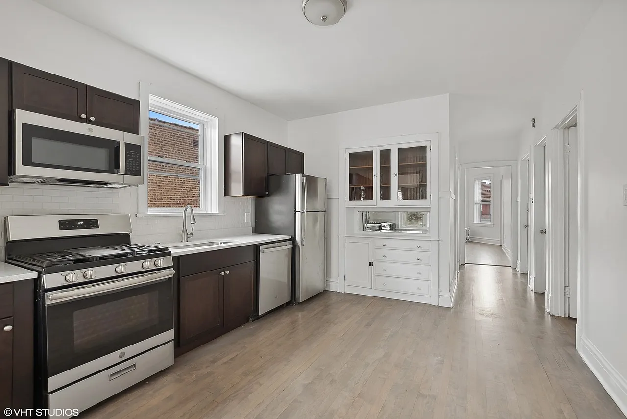 2 bed, 1000 sqft, $2,200 — Photo 4