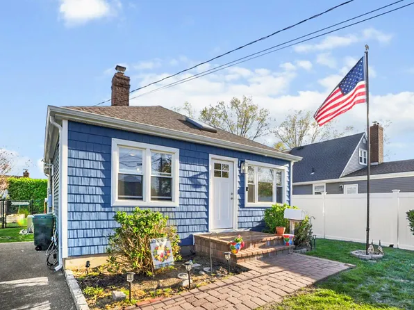 30 S Bay Road, Amityville, NY 11701