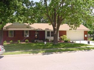 8521 Crescent Ave, Raytown, MO 64138
