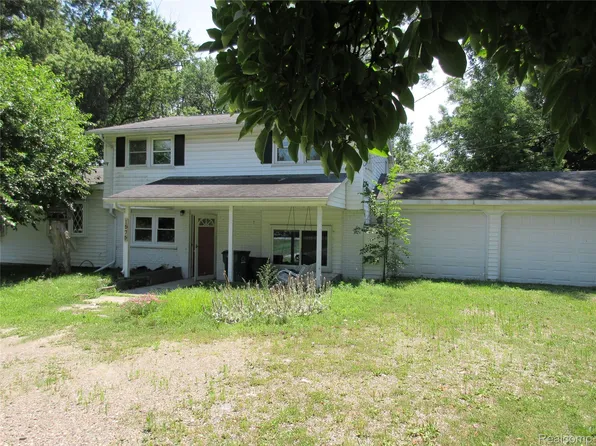1575 Banmoor Dr, Troy, MI 48084