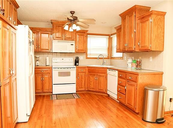 3rd image of 3405 SE Adams Dr