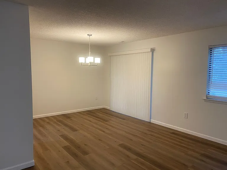 138 Hampshire Dr — Photo 14