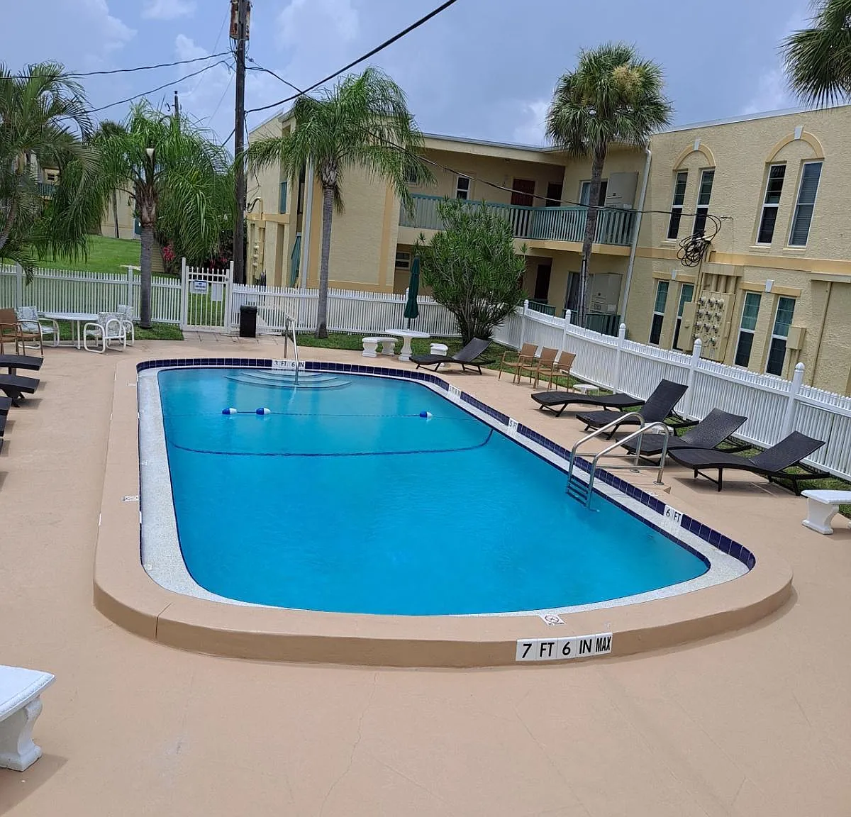 2 bed, 921 sqft, $1,950 — Photo 1