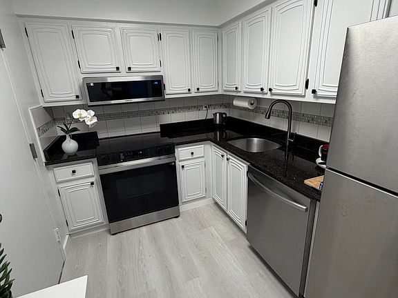 3rd image of 17800 Atlantic Blvd APT 302