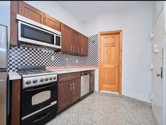 4th image of 331 W 43rd St APT 1C