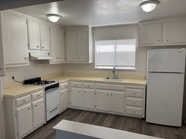 3318 I Street — Photo 1